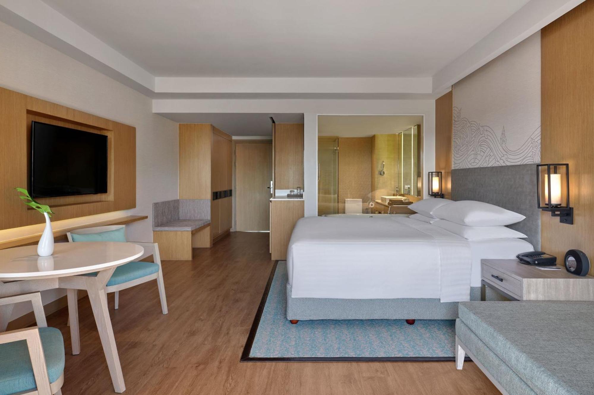 Khu nghỉ mát Phuket Marriott & Spa, Merlin Patong